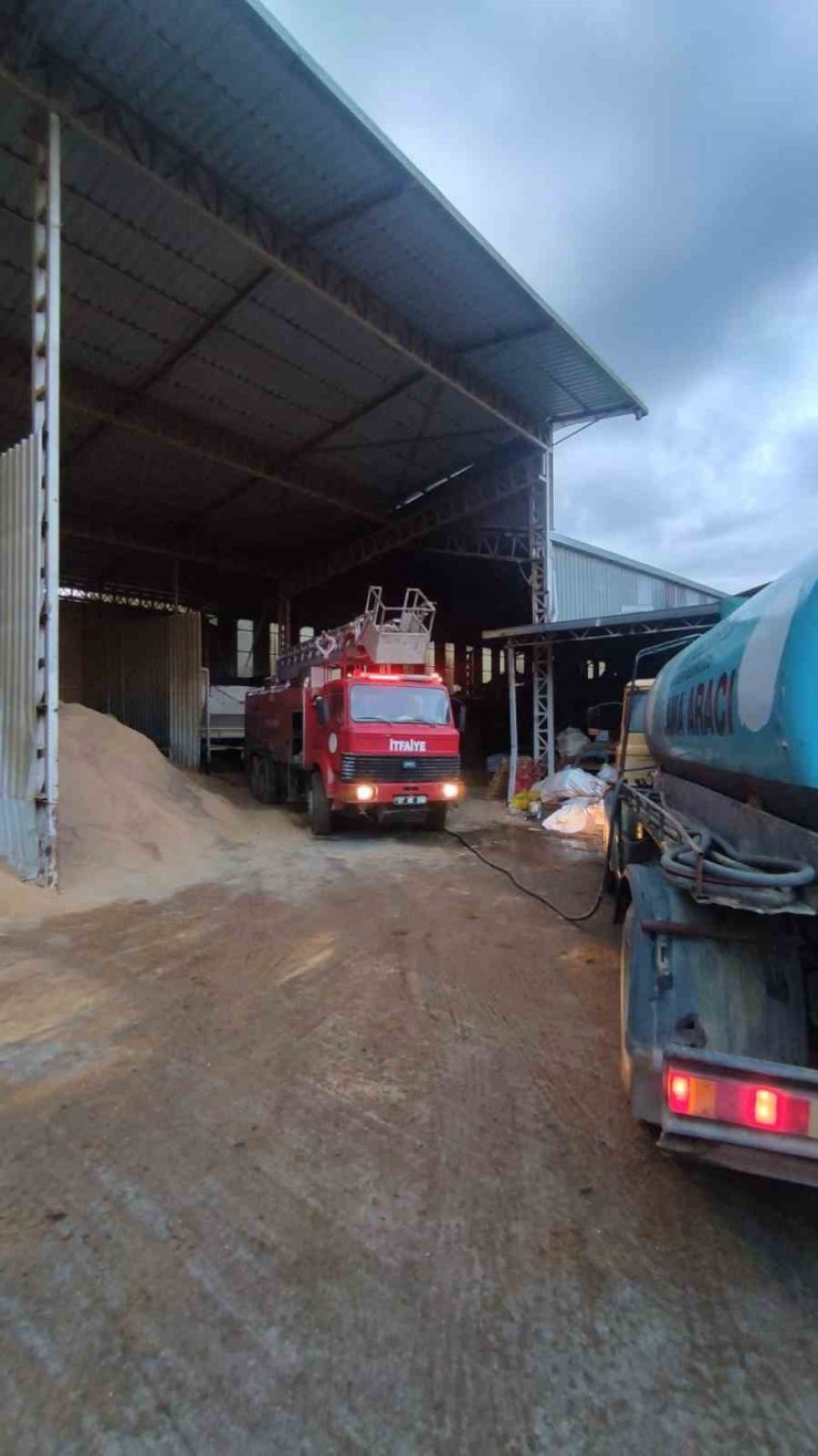 Alanya’da palet atölyesinde yangın büyümeden söndürüldü