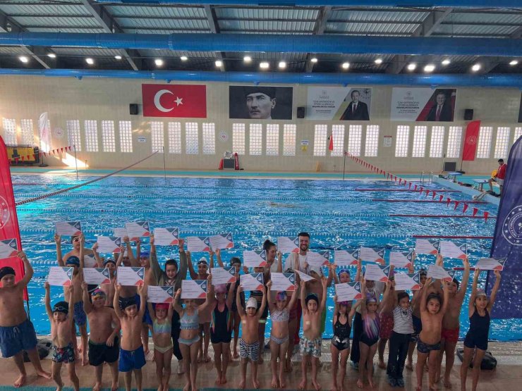 Aydın’da 2 ayda 200 çocuk yüzme öğrendi