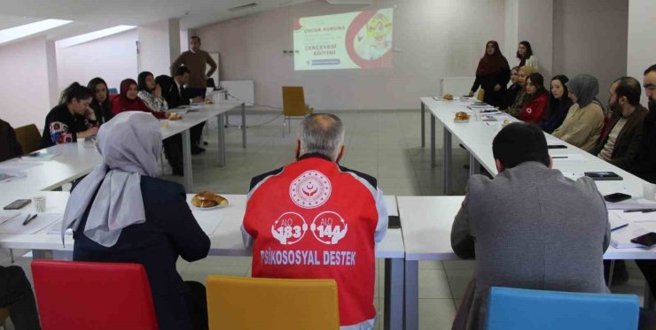 Bayburt’ta çocuk koruma hizmetlerine yönelik meslek içi eğitim düzenlendi