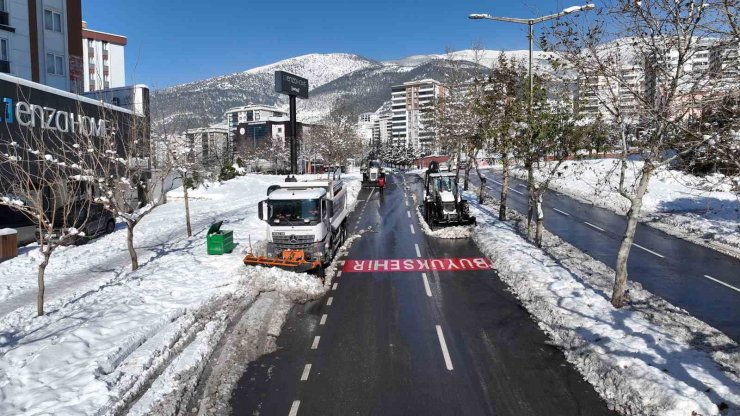Kahramanmaraş’ta kar temizleme çalışmaları sürüyor