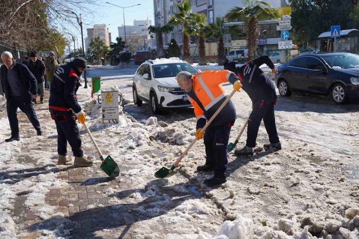 Kâhta Belediyesi’nden karla mücadelede kesintisiz çalışma