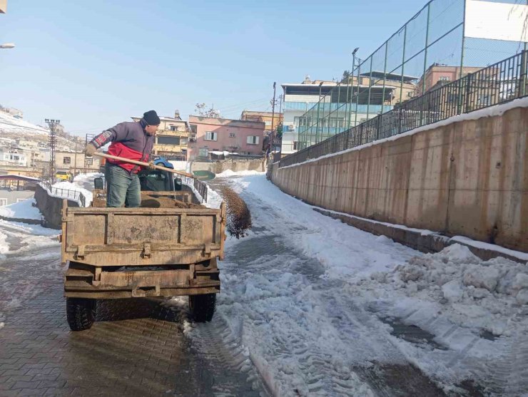 Siirt’te karla mücadele seferberliği: Ekipler 7/24 sahada