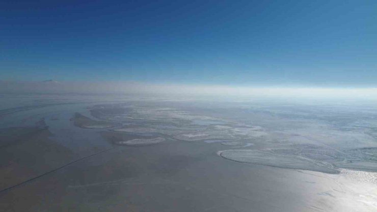 Kar ve yağmur yağışı Tuz Gölü’nü umutlandırdı