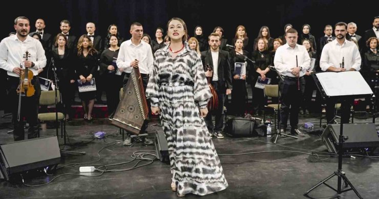 Erzurum’da renkler köprüsü: Baba ve kız aynı sahnede