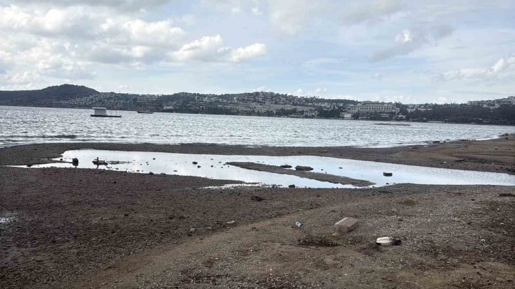 Bodrum’da deniz çekildi