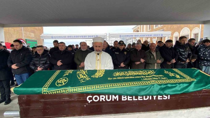 Gazeteci Cüneyt Özdemir’in annesi Çorum’da toprağa verildi