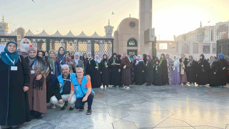 Denizlili kadın umreciler Ravza’daki dualarla buluştu