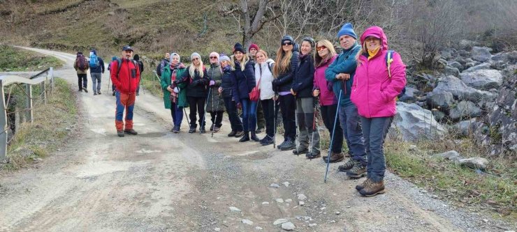 Asmasu Şelalesi’ne yürüdüler
