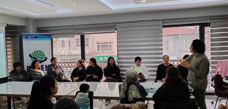 ’Ben de Yazdım Kendi Romanımı’ projesi katılımcılarına eğitim verildi