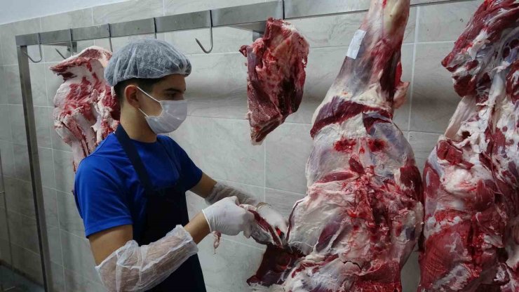 Gaziantep’te öğrenciler günde 12 bin kişiye yemek hazırlıyor