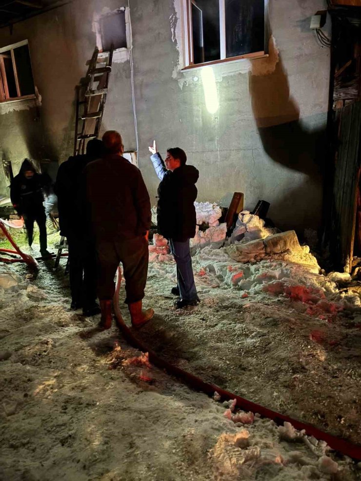 Kastamonu’da alevlere teslim olan ev kullanılamaz hale geldi
