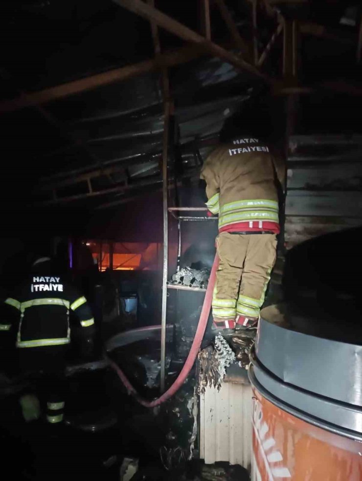 Samandağ’da odunluk yangını