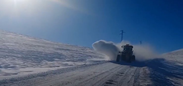 Kars Özel İdaresi bin saatlik çalışmayla kapalı köy yolu bırakmadı