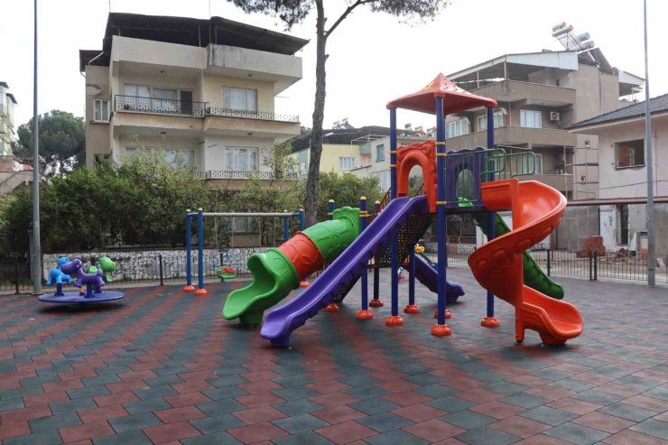 Nazilli Belediyesi çocuk parklarını yeniliyor