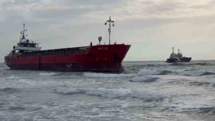 Tekirdağ’da karaya oturan gemi kurtarıldı