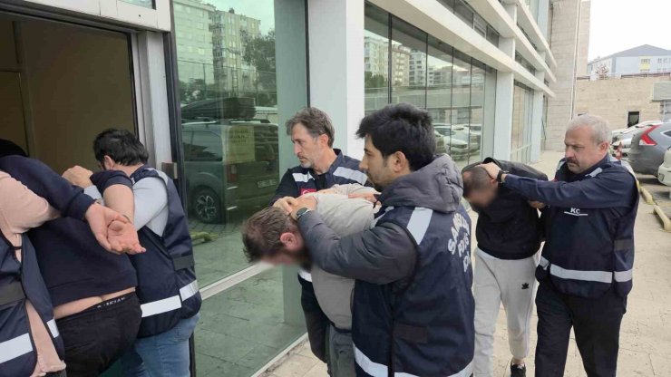 Samsun’da silahlı tehdit ve zorla para alma iddiası: 4 şüpheli adliyede
