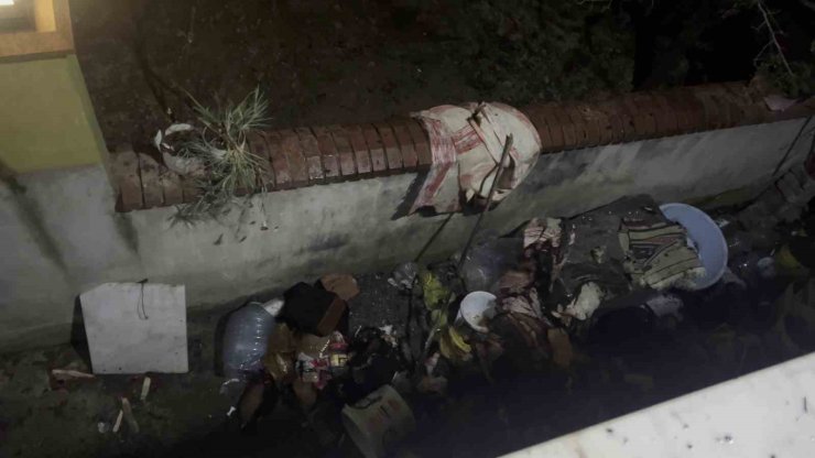 Mahalleliyi panikleten yangın, itfaiyenin müdahalesiyle son buldu