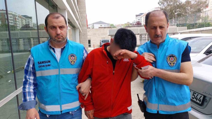 Bıçakla dehşet saçan 17 yaşındaki sanığın yargılanmasına başlandı