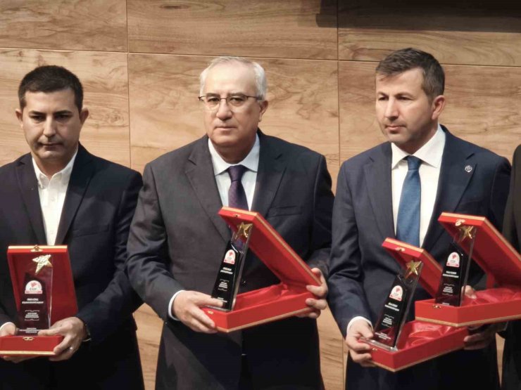Çameli’ne çağ atlatan Başkan Arslan’a ’Yılın En Başarılı İlçe Belediye Başkanı’ ödülü verildi