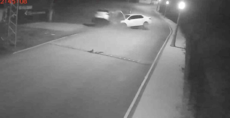 Ehliyetsiz sürücü kazaya karışmıştı anların kamera görüntüsü oraya çıktı