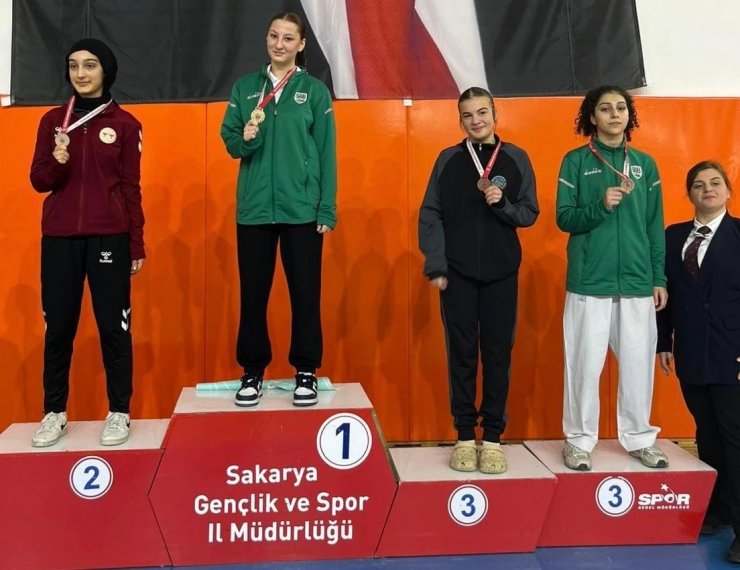 Okullar Arası Karate İl Birinciliği seçmelerinde Büyükşehir sporcuları 9 madalya kazandı