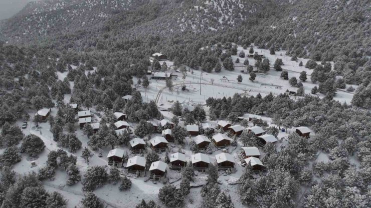 Denizli teleferikte yeni dönem kar manzarasıyla başlıyor