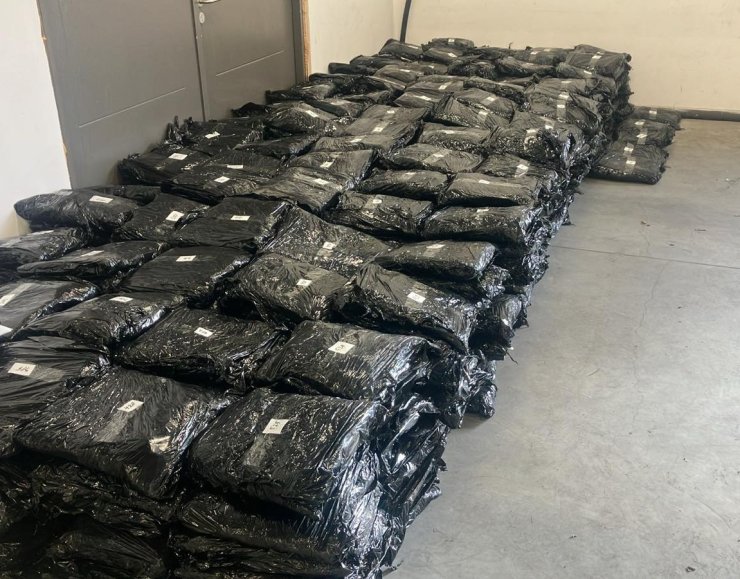 Türkiye’ye sokulmak istenen 739 kilo esrar sınırda yakalandı