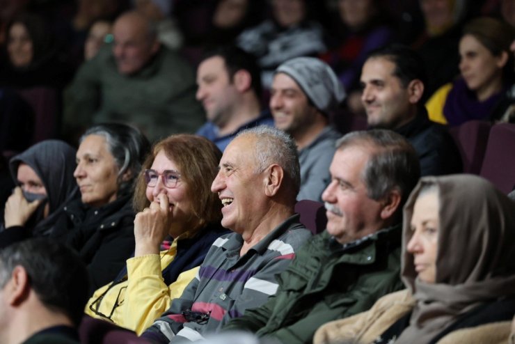 Kartepe’de tiyatro heyecanı: "Anlat bakalım" sahnede