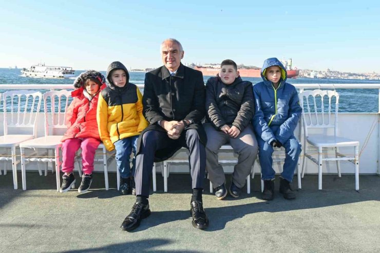 Bakan Ersoy, köyde başlayan hikayeyi boğaza taşıdı