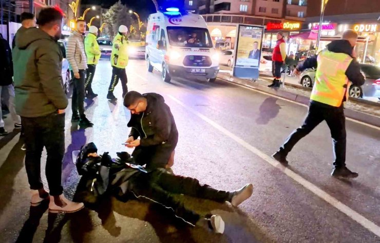 Otomobilin çarptığı motosiklet sürücüsü yaralandı