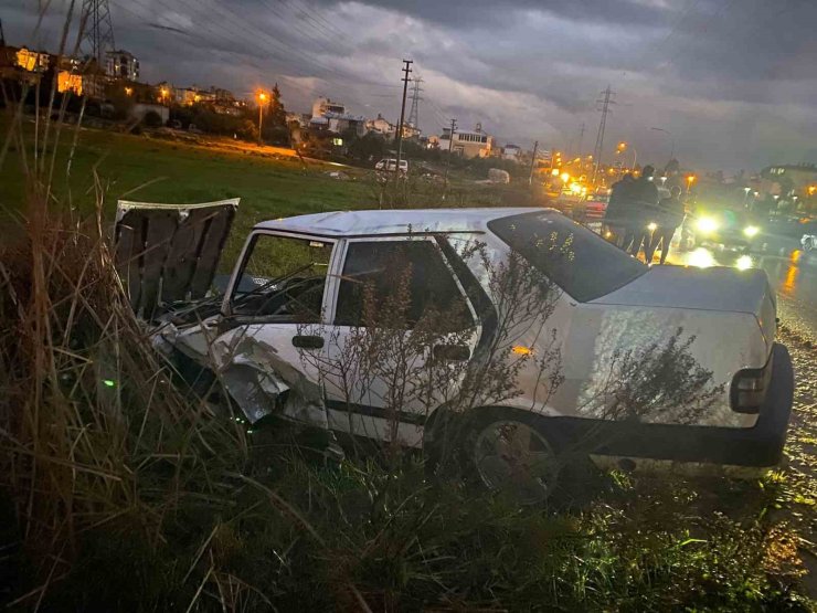 Serik’te iki otomobilin karıştığı kazada 1 kişi yaralandı