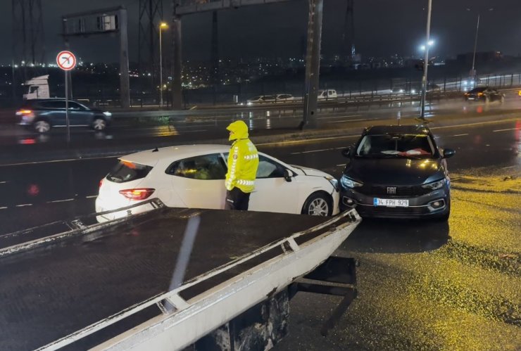 Beylikdüzü E-5’te iki araç çarpıştı: 1 yaralı