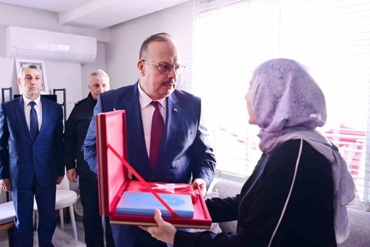 Vali Canbolat’tan şehit polis Koçyiğit’in ailesine taziye ziyareti