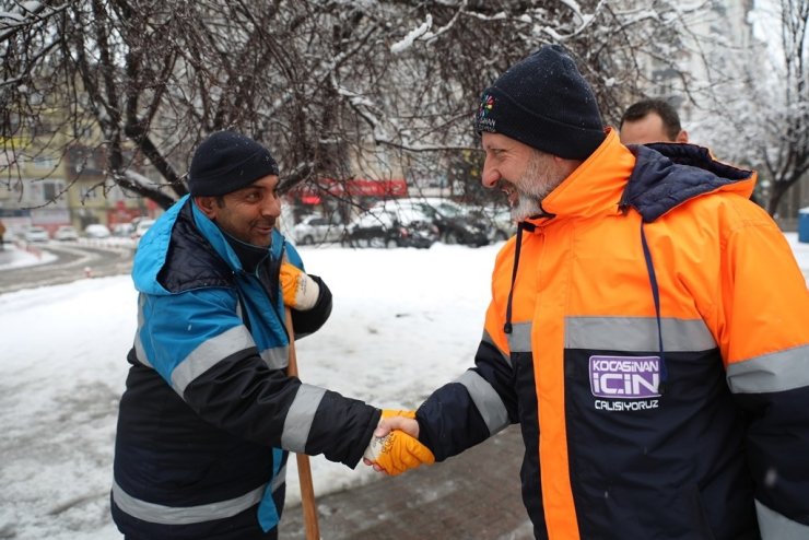 Başkan Çolakbayrakdar: "Bereketle gelen kar yağışına karşı çalışmalar aralıksız sürüyor"