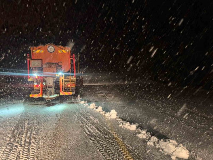 Muğla Büyükşehir ekiplerinin kar mesaisi başladı