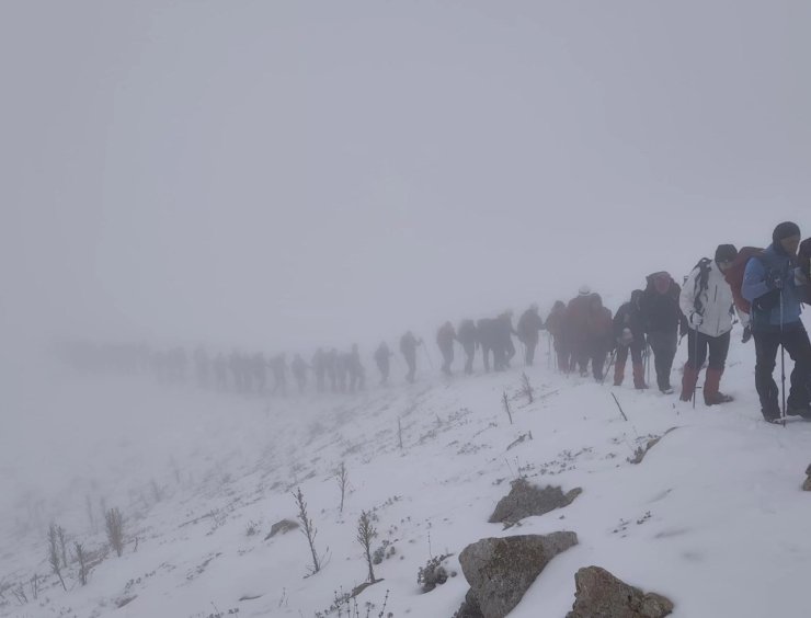 Kazıkbeli Savaşı anısına Honaz Dağı’na zirve tırmanışı