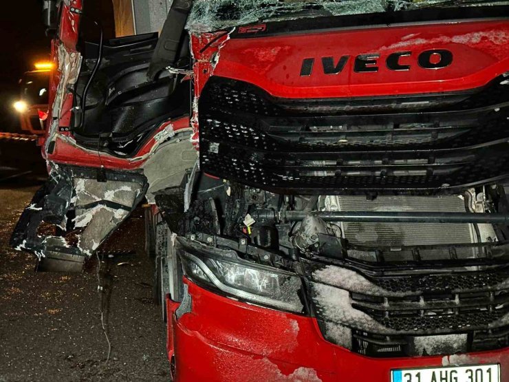 Uşak’ta 2 tır çarpıştı: 1 yaralı