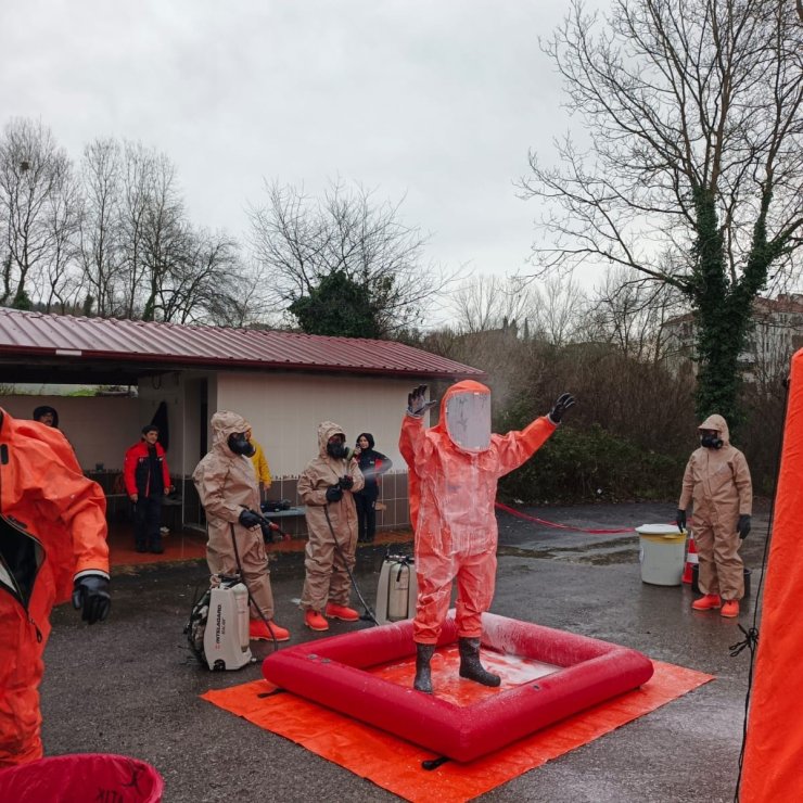 KBRN eğitimi sonrası arama kurtarma ekiplerinden saha tatbikatı