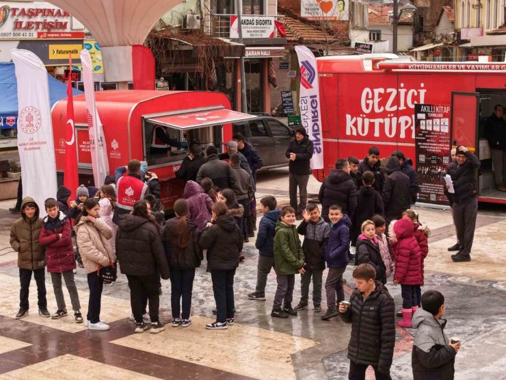Çanakkale Savaşları Mobil Müzesi Sındırgı’da yoğun ilgi gördü