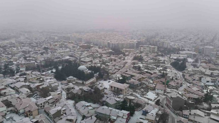 Beyaza sürünen Eskişehir’de kar bereketi