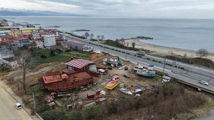 Of’tan Senegal’e balıkçı teknesi ihracatı