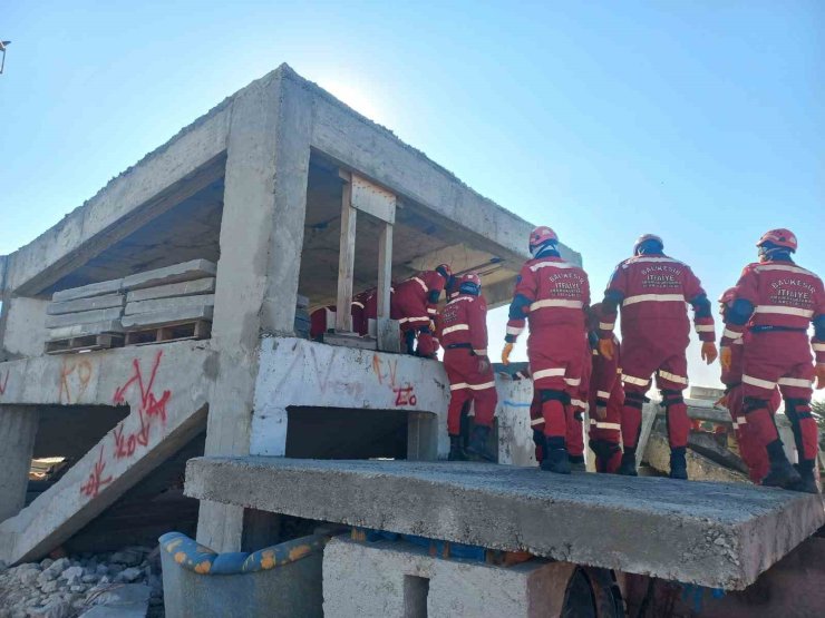 Balıkesir İtfaiyesi’nin kahramanları afetlere karşı güçleniyor