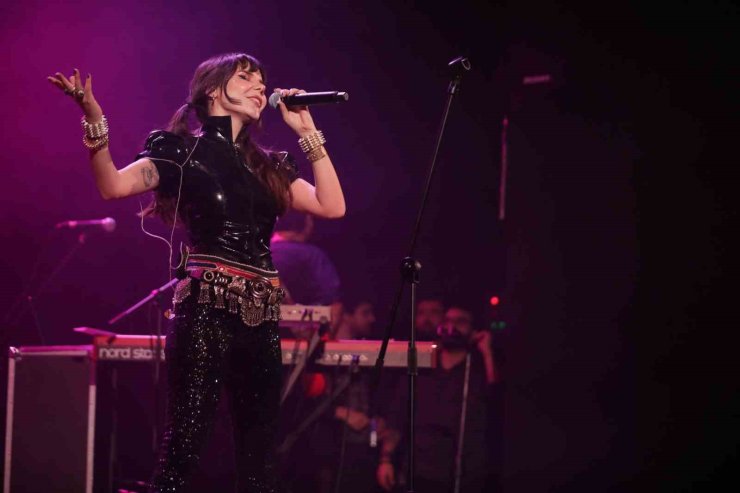 Bursa’da Gaye Su Akyol ile müzik dolu gece