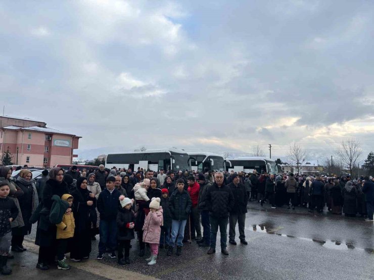 Umre kafilesi dualarla uğurlandı