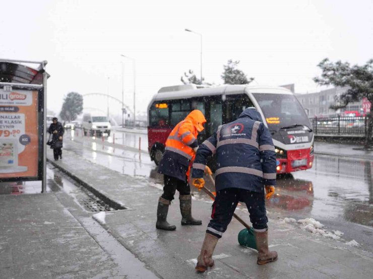 Düzce’de kar timleri sahada görev başında
