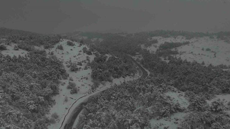 Eskişehir’in yüksek rakımlı dağlarının karla kaplı hali havadan görüntülendi