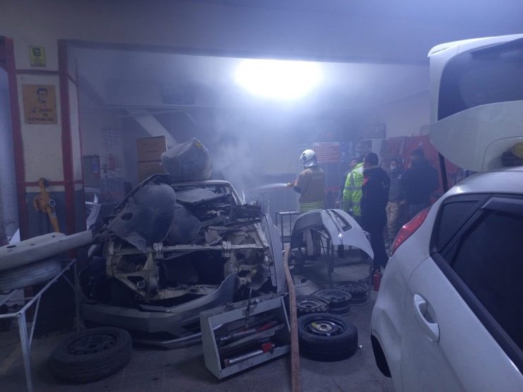 Kırıkhan’da tamircide yangın