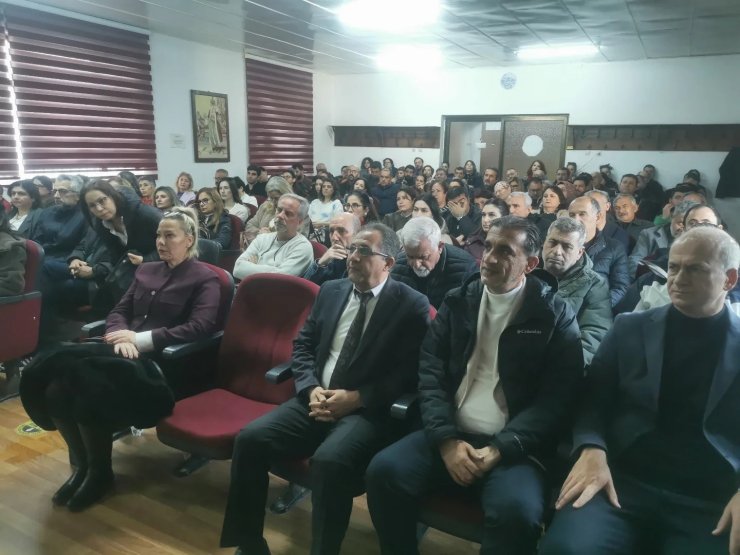 Söke’de öğretmenlere güncellenen ders kitapları semineri verildi
