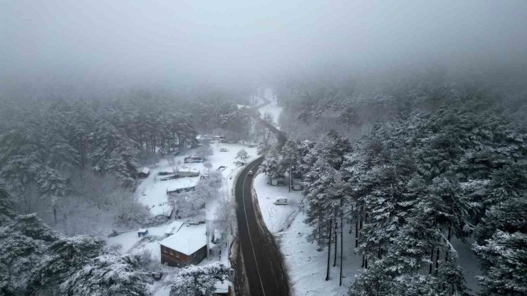 Kazdağları beyaza büründü, manzara nefes kesti