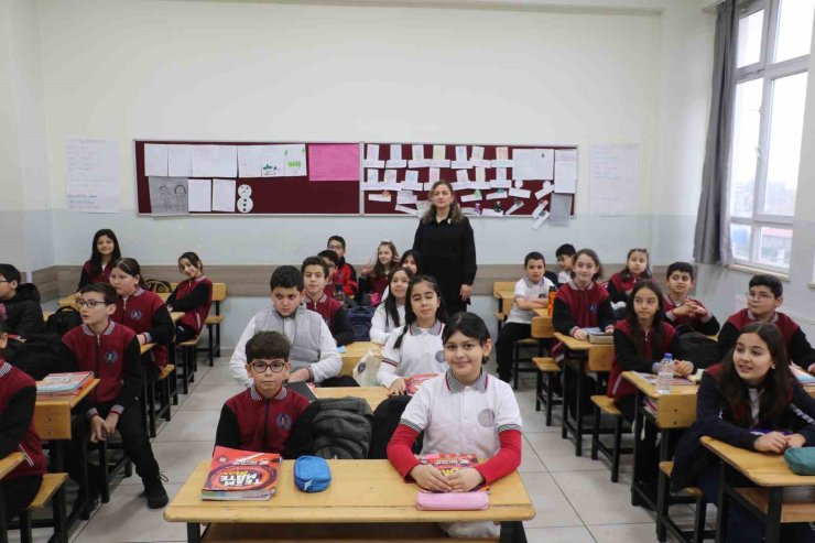 Yaklaşık 18 milyon öğrenci karnelerini alarak yarıyıl tatiline girdi